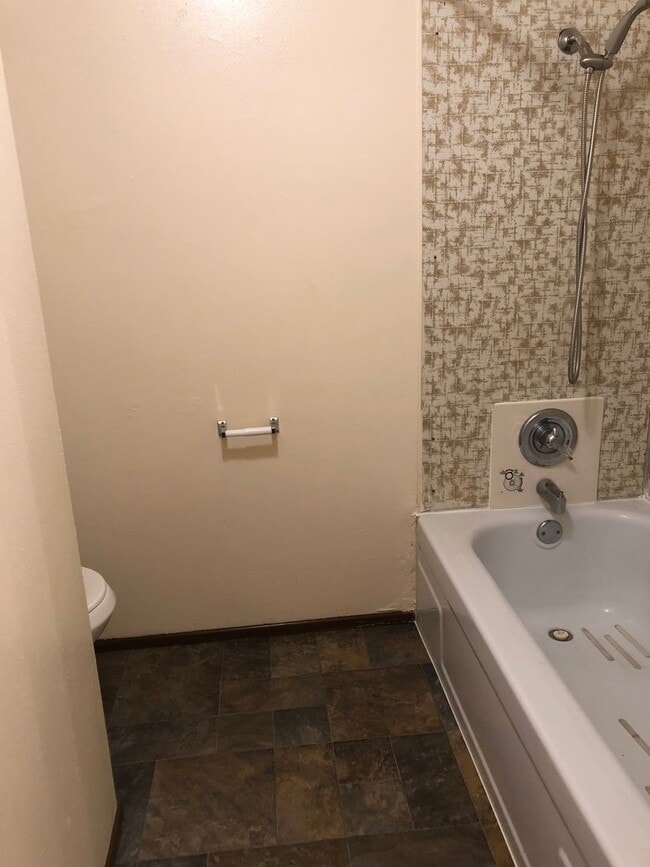 Building Photo - Spacious NW Corvallis Duplex -   3 Bedroom...