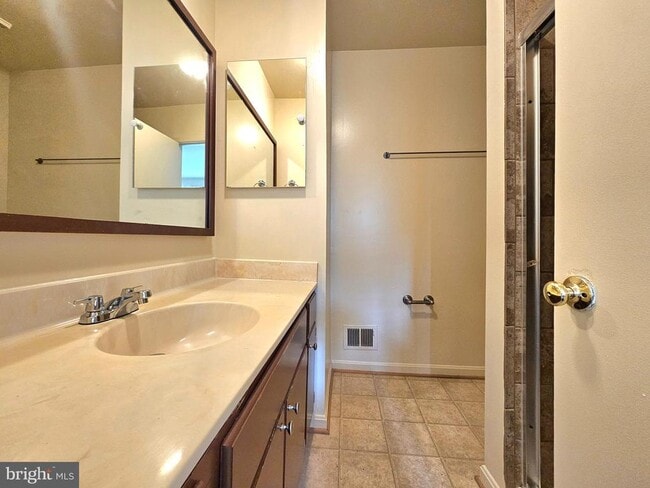 Building Photo - 4802 Treasure Ct