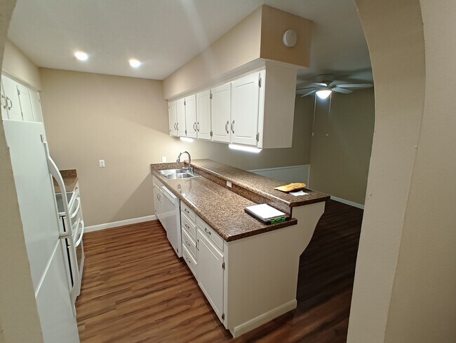Building Photo - 622 Billie Ruth Ln