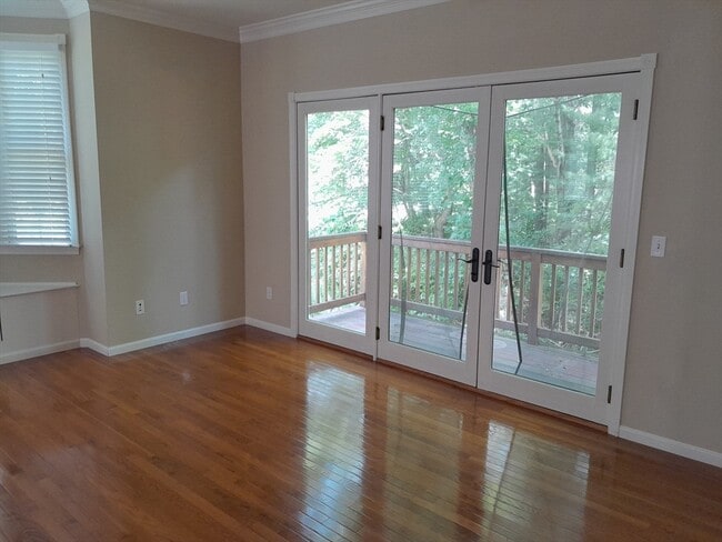 Building Photo - 373 Littlefield Ln