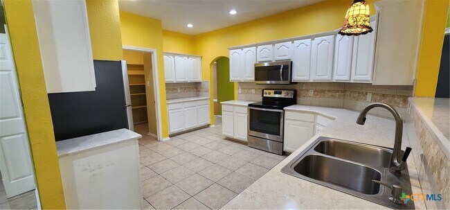 Building Photo - 4509 Twin Oaks Cir