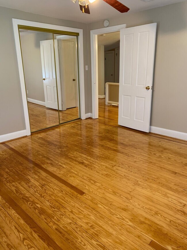 Building Photo - Beautiful 5 bed/2 bath house
