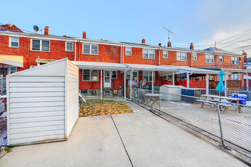 Building Photo - 2123 Graythorn Rd