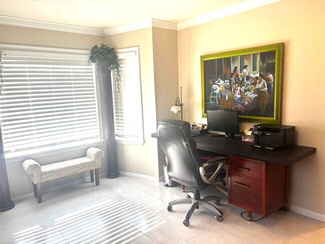 Building Photo - 11418 Chevy Chase Dr