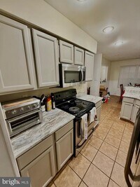 Building Photo - 212 Nottingham Ct