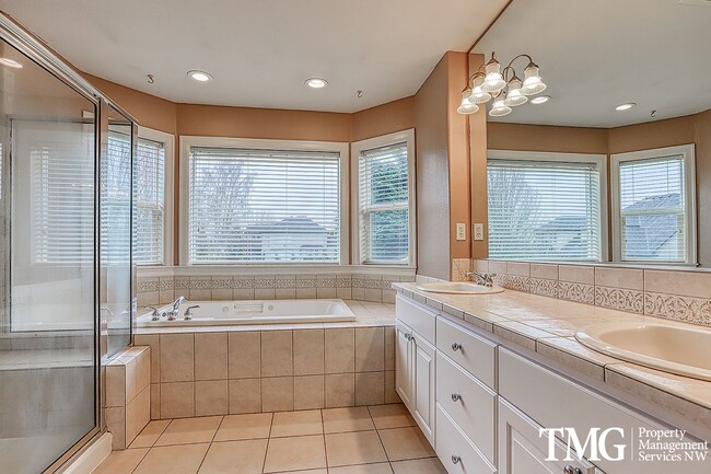 Building Photo - Stunning Home in Sought-After Ashley Heights!