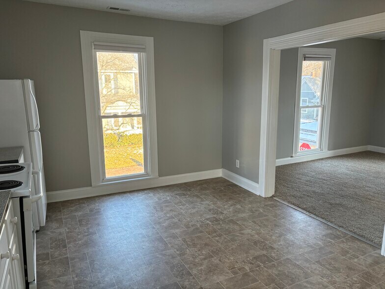 Kitchen eating area and view into living room - 1394 Wayne St