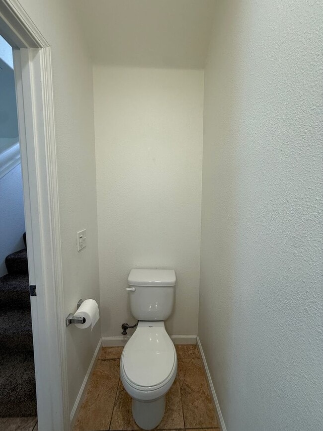 Building Photo - Centrally Located Large Two Story Home on ...
