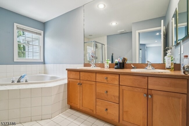 Building Photo - 22 Pebble Beach Dr