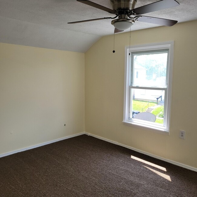 Building Photo - 438 S Powell Ave