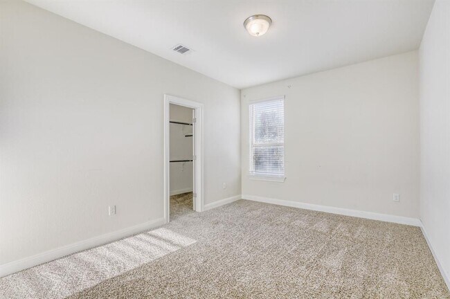 Building Photo - 600 Acadia Bnd