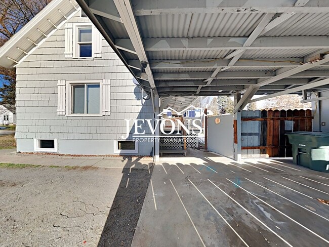 Building Photo - 921 S 21st Ave