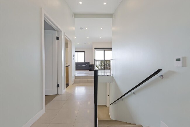 Building Photo - 6789 Shearwater Ln