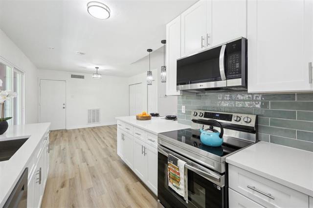 Building Photo - 904 Middle Cove Dr