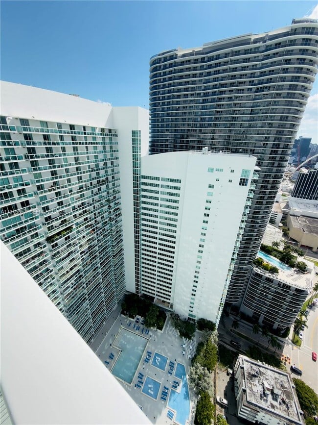 Building Photo - 1900 N Bayshore Dr