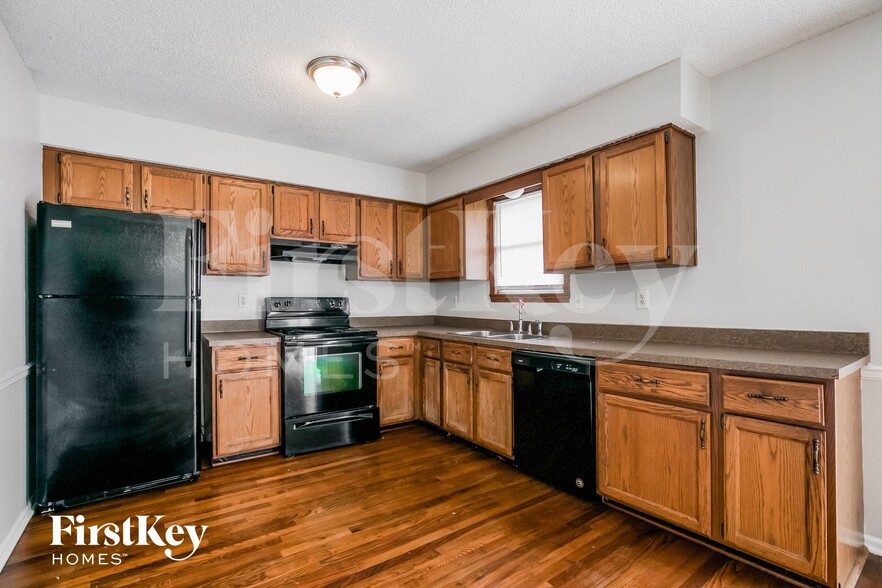 Building Photo - 606 NE Park Cir