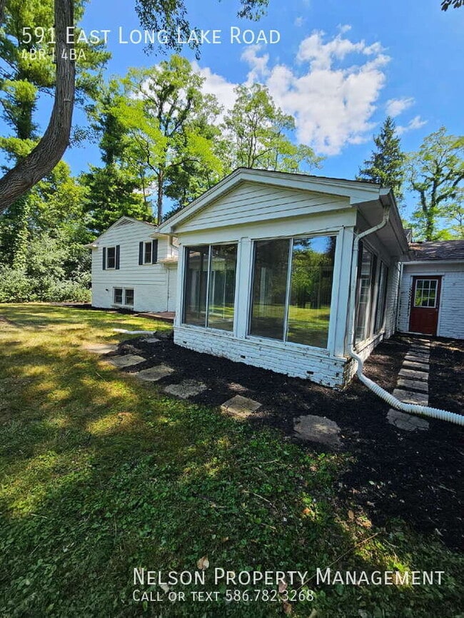 Building Photo - 591 E Long Lake Rd