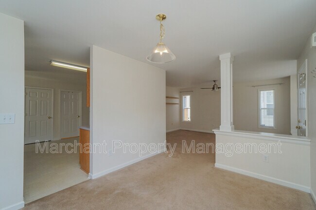 Building Photo - 335 Woodlark St