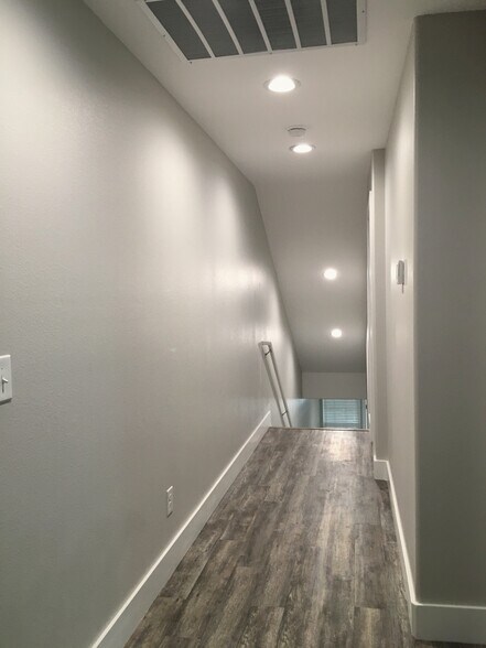 Building Photo - 709 W Woodard St