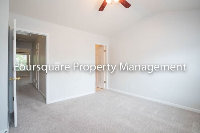 Building Photo - Townhome| Washer/ Dryer Included| Back Pat...