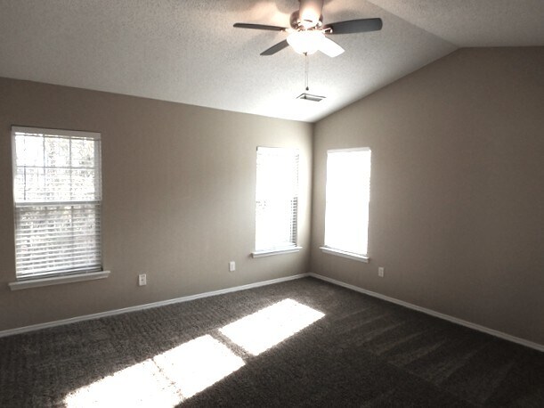 Building Photo - 3049 Buttonwood Ln