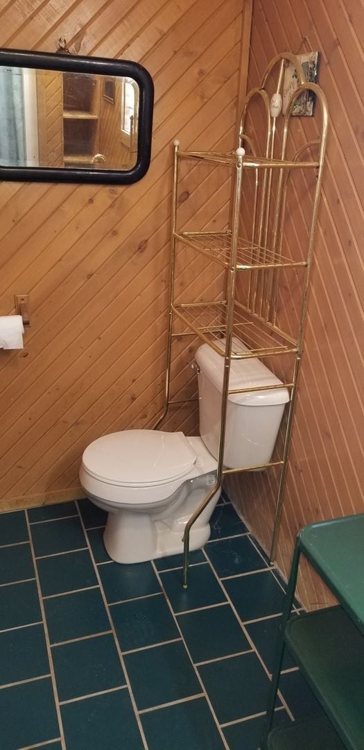 Building Photo - 2 bed, 1 bath apartment