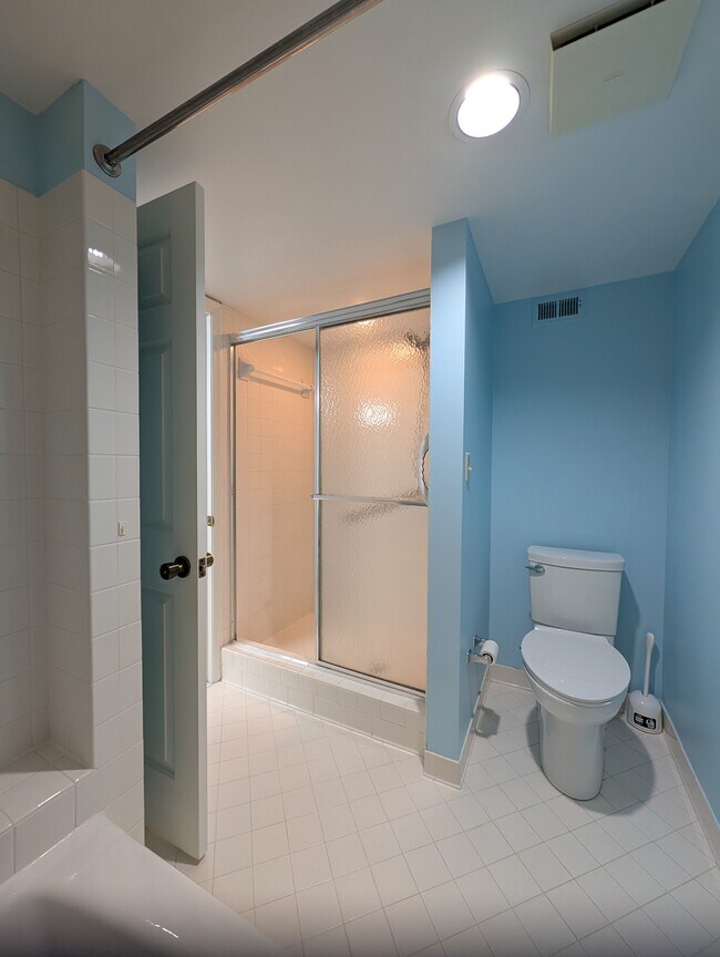 Building Photo - 7505 River Rd