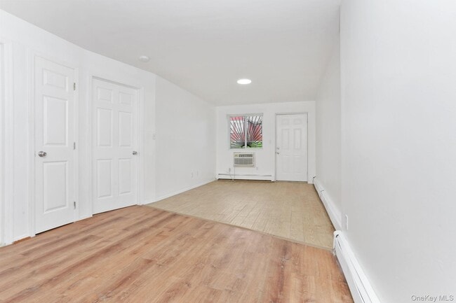 Building Photo - 639 E 226th St