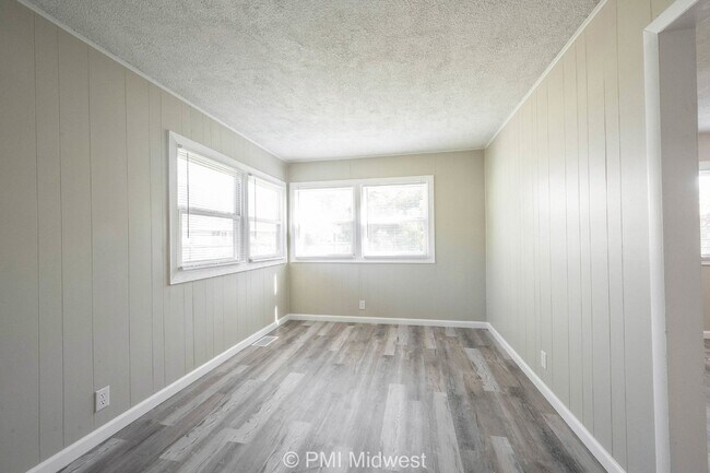 Building Photo - 6276 Eastgate Ave