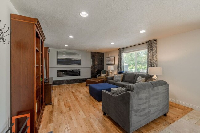 Primary Photo - 9164 Coppercreek Cir