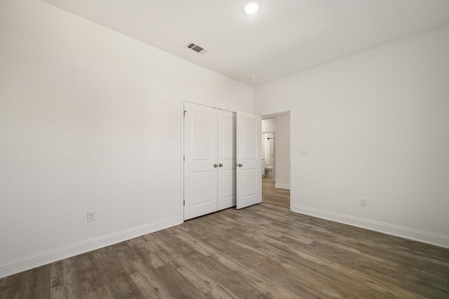 Building Photo - 4902 Kensington Ln