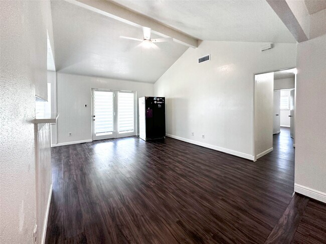 Building Photo - 9270 Theysen Dr