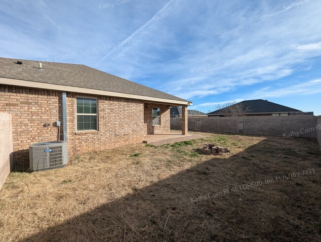 Building Photo - Gorgeous 3 Bedroom Home