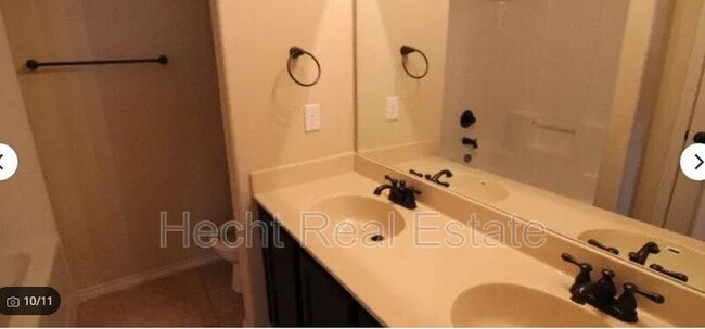 Building Photo - 526 Creekside Cir