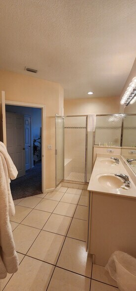 Building Photo - 8270 Mulligan Cir