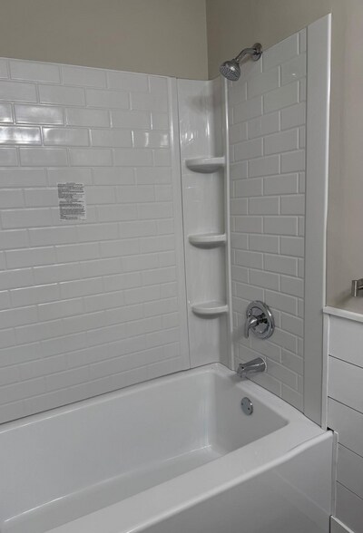 Building Photo - 6580 Fairway Dr W