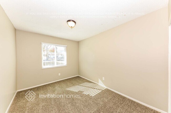 Building Photo - 321 W Hacienda Dr