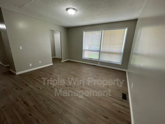 Building Photo - 690 Wiethaupt Rd