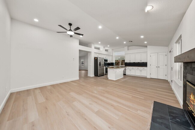 Building Photo - 302 Carlina Ct