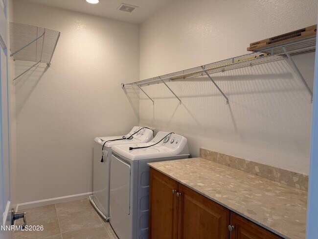 Building Photo - 10890 Oakhaven Dr