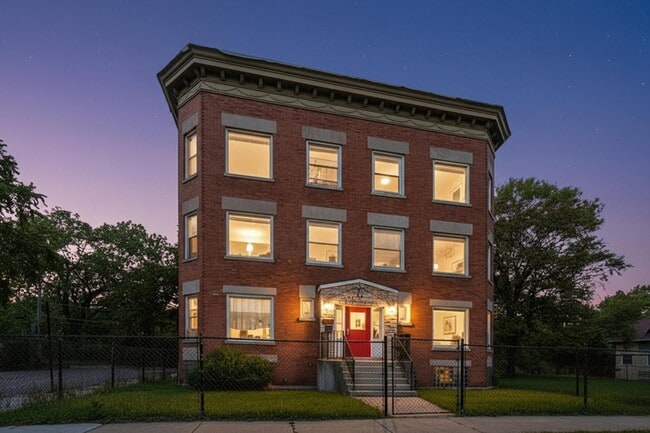 Building Photo - 7056 S Parnell Ave