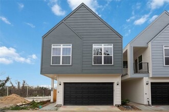 Building Photo - 6111 Campos Dr