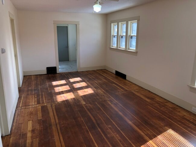 Living room, kitchen beyond - 1610 Ashman St