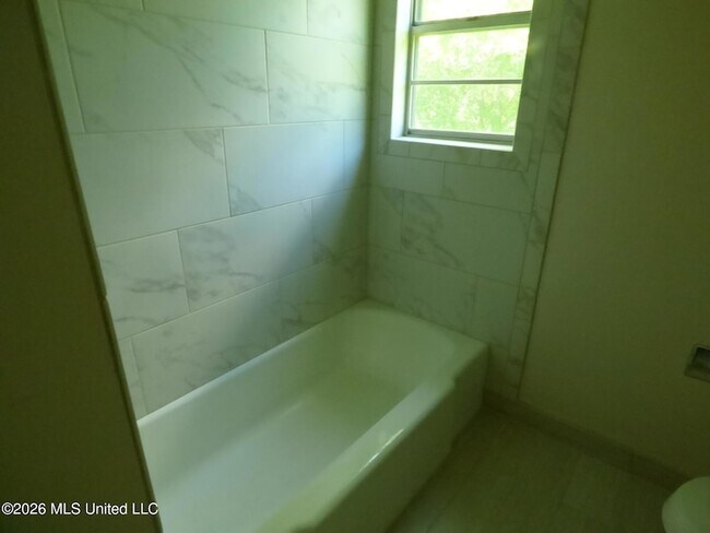 Building Photo - 2083 Martin Rd