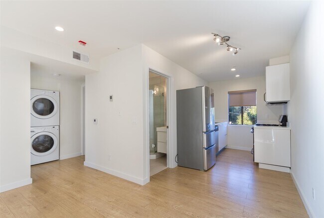 2BD/2BA Kitchen/Living Area - 297