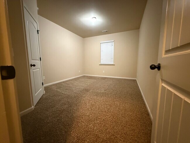 Building Photo - 2056 Tweed Dr