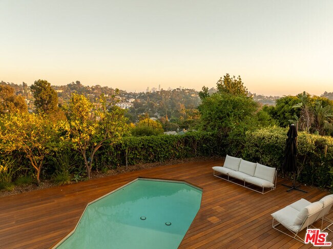 Building Photo - 2516 Silver Lake Terrace
