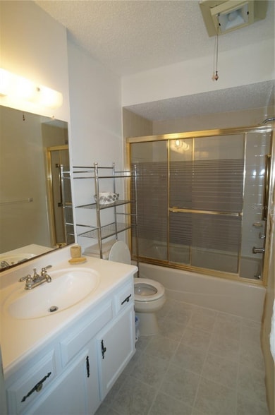 Building Photo - 1406 Arrowhead Cir W