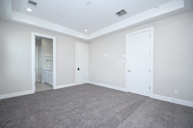 Building Photo - 5904 Gardendale Dr