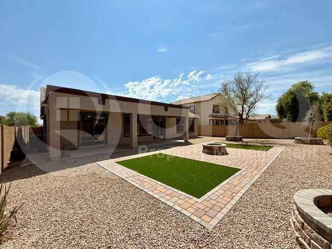 Building Photo - 15564 W Mescal St